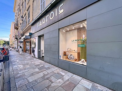 LOCAL COMMERCIAL A VENDRE - BASTIA - 180 m2 - 90 000 €