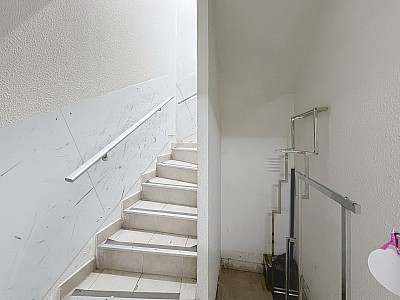 LOCAL COMMERCIAL A VENDRE - BASTIA - 180 m2 - 90 000 €