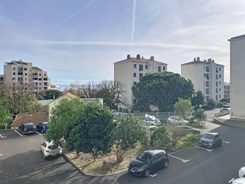 APPARTEMENT T3 A VENDRE - BASTIA - 66 m2 - 135 000 &euro;