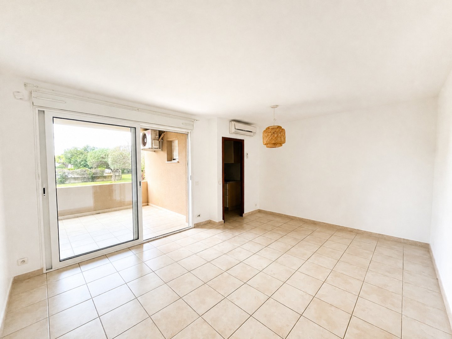 APPARTEMENT T2 A VENDRE - SANTA LUCIA DI MORIANI - 39 m2 - 135 000 &euro;
