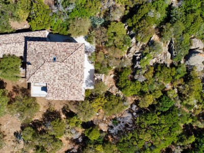 VILLA RECENTE A VENDRE - COTI CHIAVARI CALA D ORZU - 215 m2 - 1 250 000 €