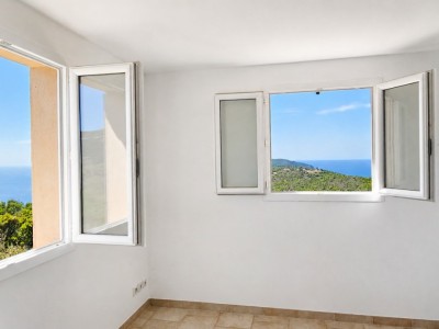 VILLA RECENTE A VENDRE - COTI CHIAVARI CALA D ORZU - 215 m2 - 1 250 000 €