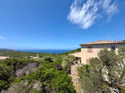VILLA RECENTE A VENDRE - COTI CHIAVARI CALA D ORZU - 215 m2 - 1 250 000 €