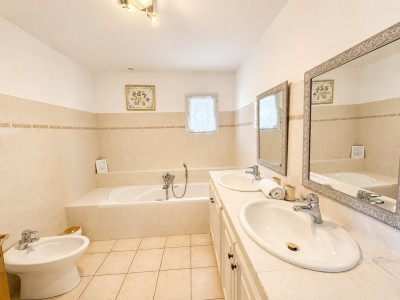 VILLA A VENDRE - GHISONACCIA - 167 m2 - 699 000 €