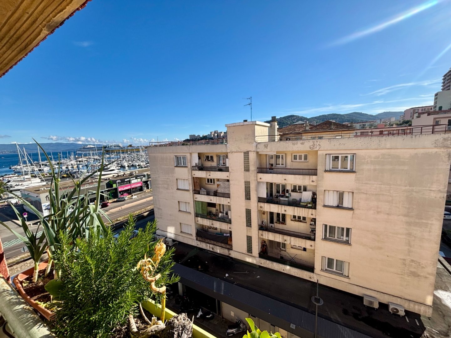 APPARTEMENT T3 A VENDRE - AJACCIO - 64 m2 - 109 000 &euro;