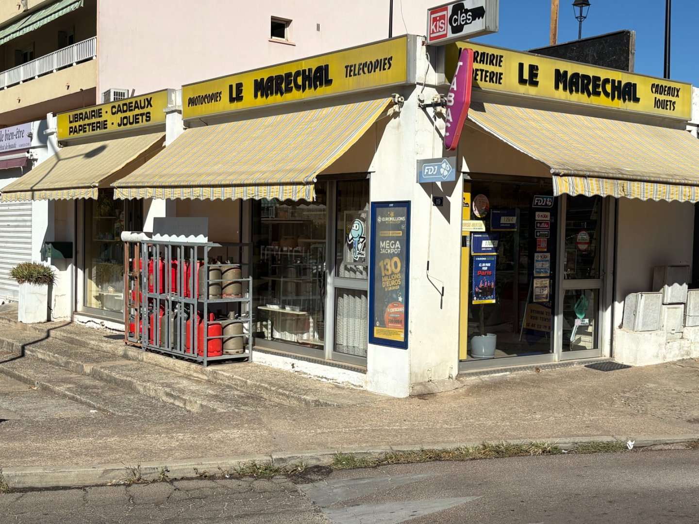 FONDS DE COMMERCE A CEDER - TABAC - PRESSE - AJACCIO - 71 m2 - 130 000 &euro;