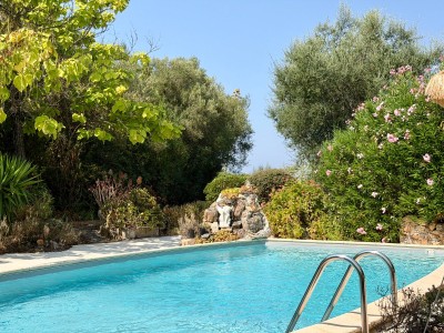 Villa de plain-pied - piscine - T2 indépendant A VENDRE - BASTELICACCIA - 155 m2 - 798 000 €