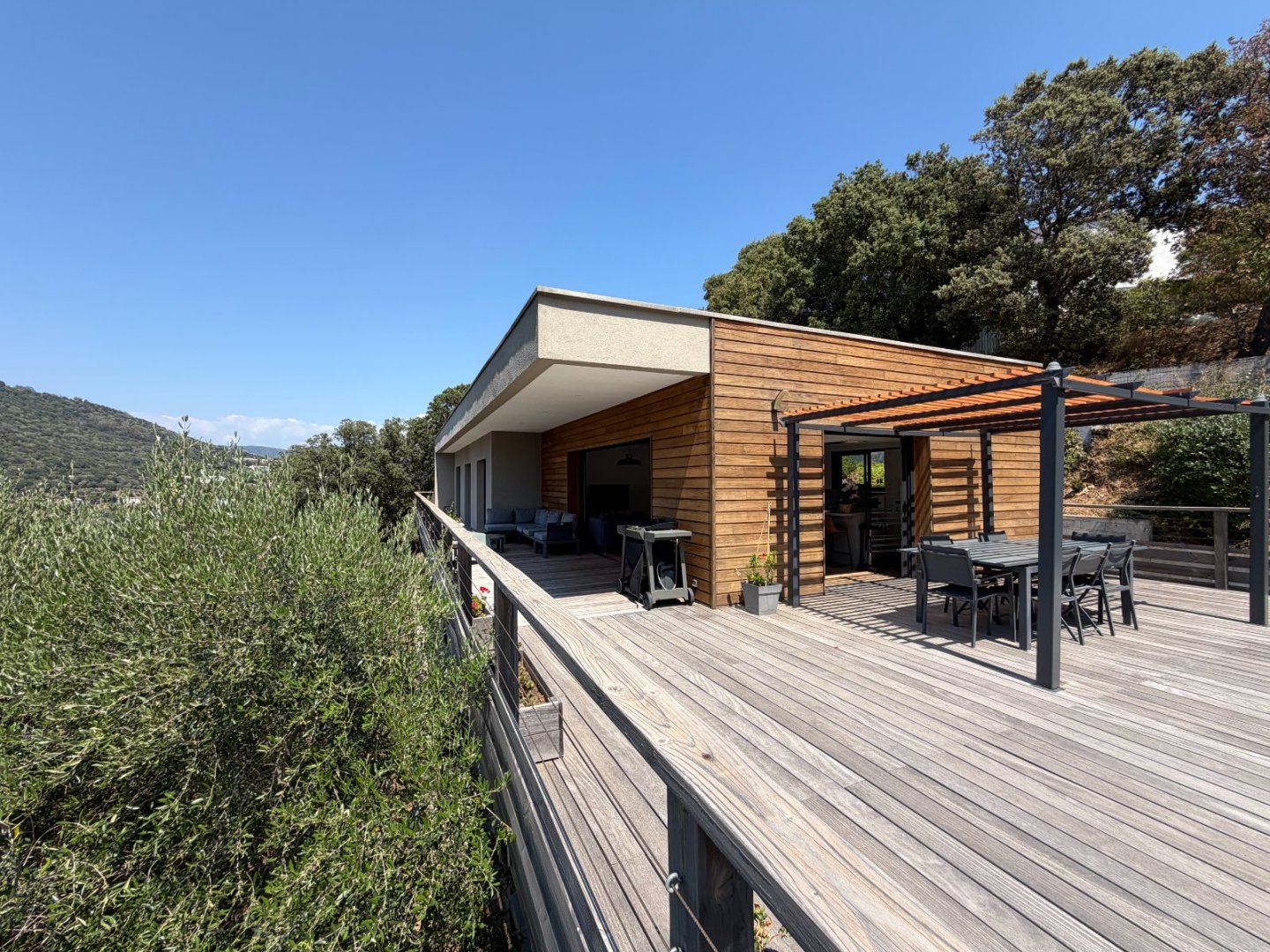 Villa contemporaine avec T2 et studio A VENDRE - AJACCIO route du Salario - 190 m2 - 955 000 &euro;