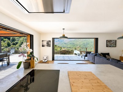 Villa contemporaine avec T2 et studio A VENDRE - AJACCIO route du Salario - 190 m2 - 955 000 €