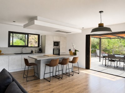 Villa contemporaine avec T2 et studio A VENDRE - AJACCIO route du Salario - 190 m2 - 955 000 €