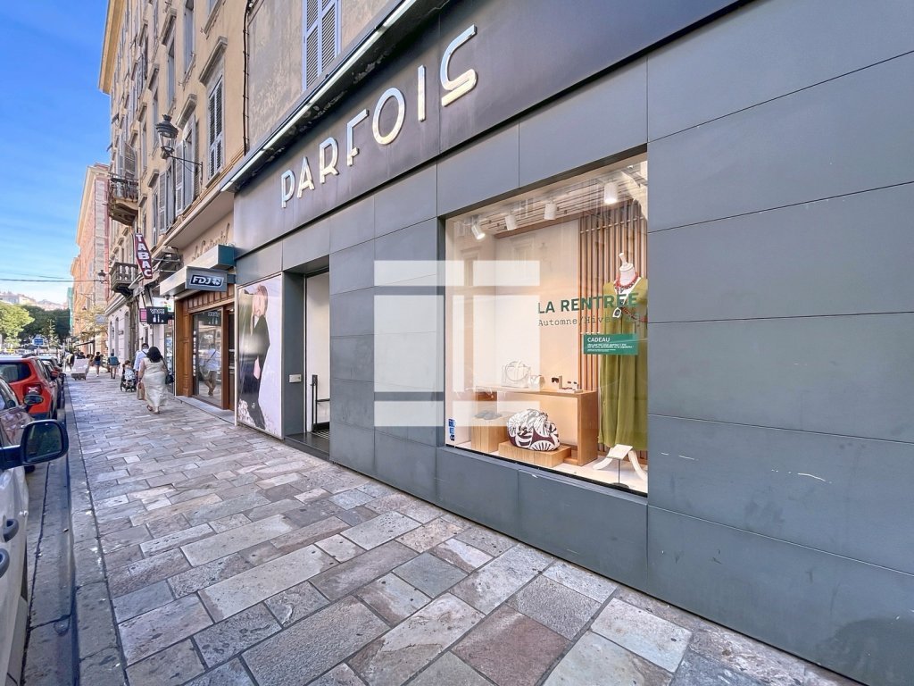 LOCAL COMMERCIAL A VENDRE - BASTIA - 180 m2 - 90 000 &euro; 