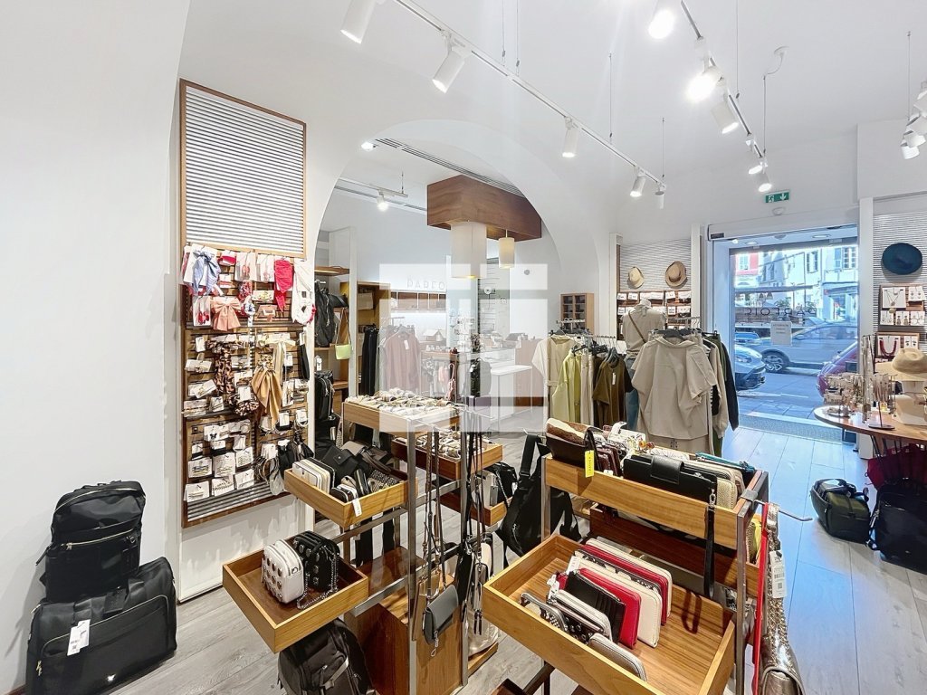 LOCAL COMMERCIAL A VENDRE - BASTIA - 180 m2 - 90 000 &euro; 