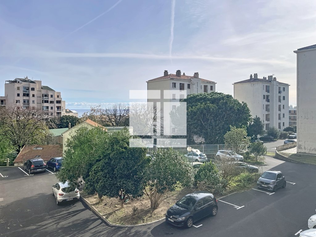 APPARTEMENT T3 A VENDRE - BASTIA - 66 m2 - 135 000 &euro;