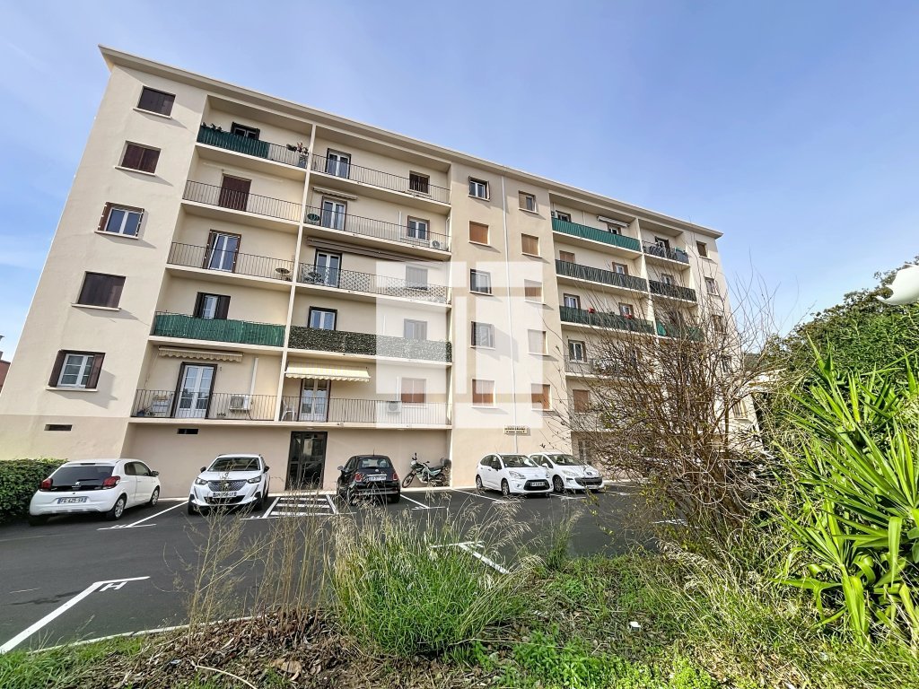 APPARTEMENT T3 A VENDRE - BASTIA - 66 m2 - 135 000 &euro;