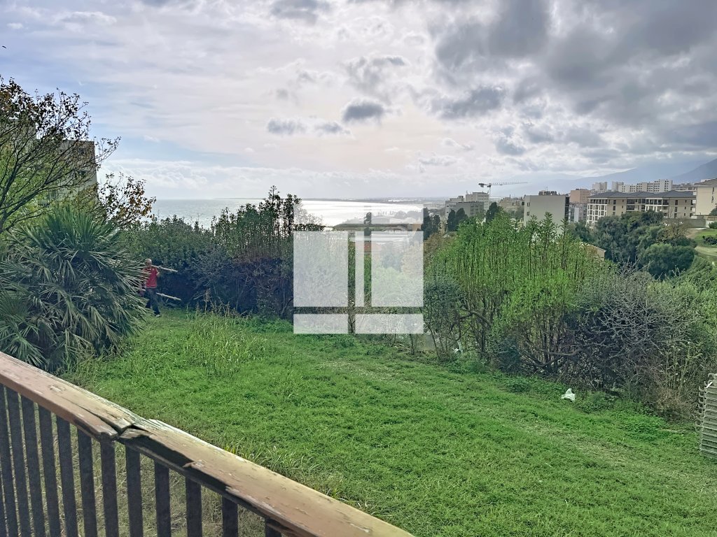 APPARTEMENT T3 A VENDRE - BASTIA - 63 m2 - 129 000 &euro;