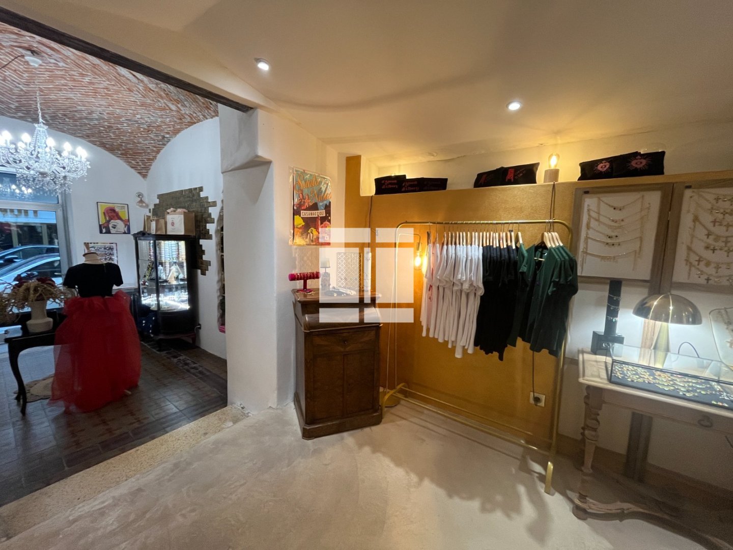 FONDS DE COMMERCE A CEDER - HABILLEMENT - TEXTILE - BASTIA - 70 000 &euro;