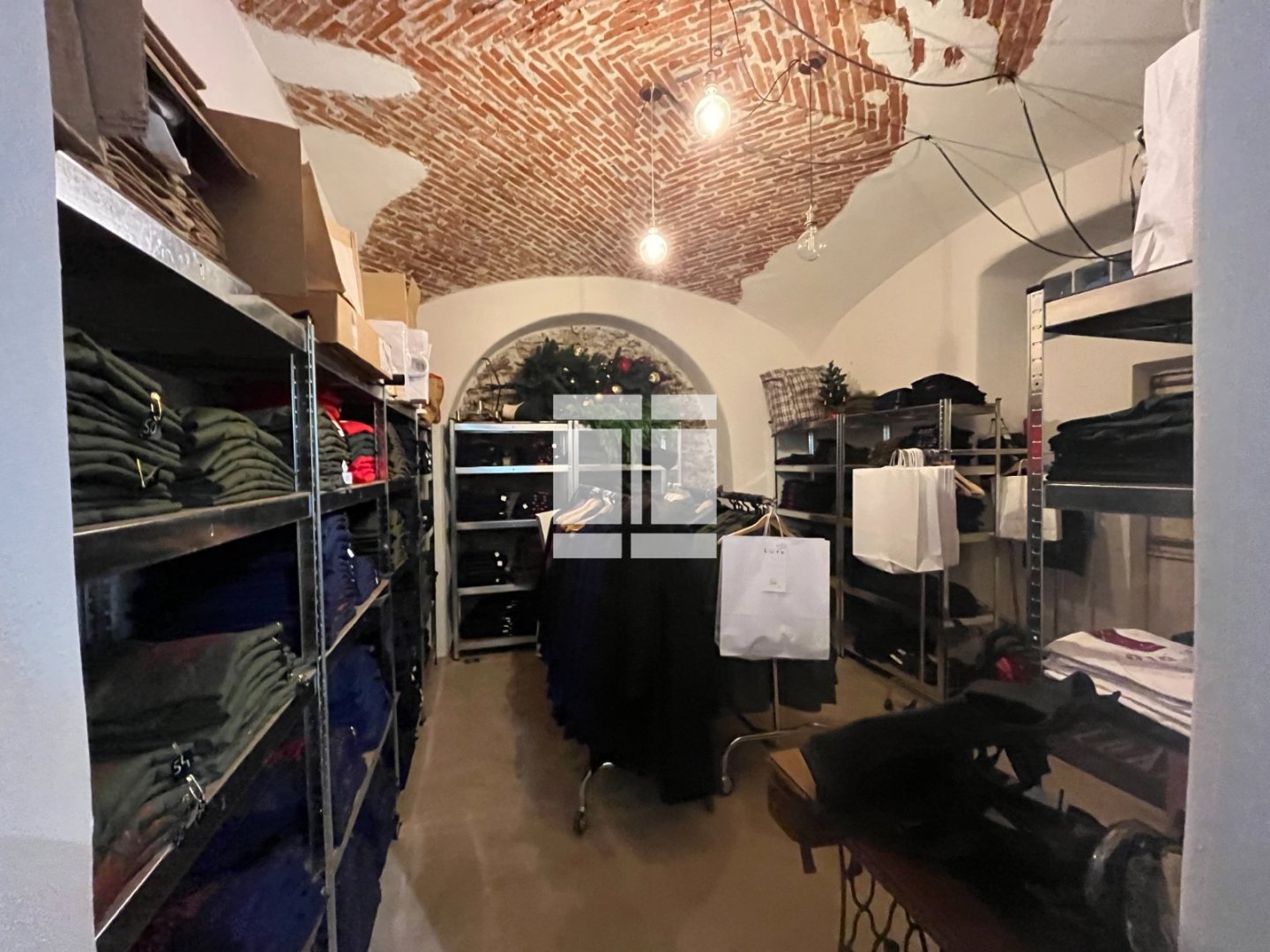 FONDS DE COMMERCE A CEDER - HABILLEMENT - TEXTILE - BASTIA - 70 000 &euro;