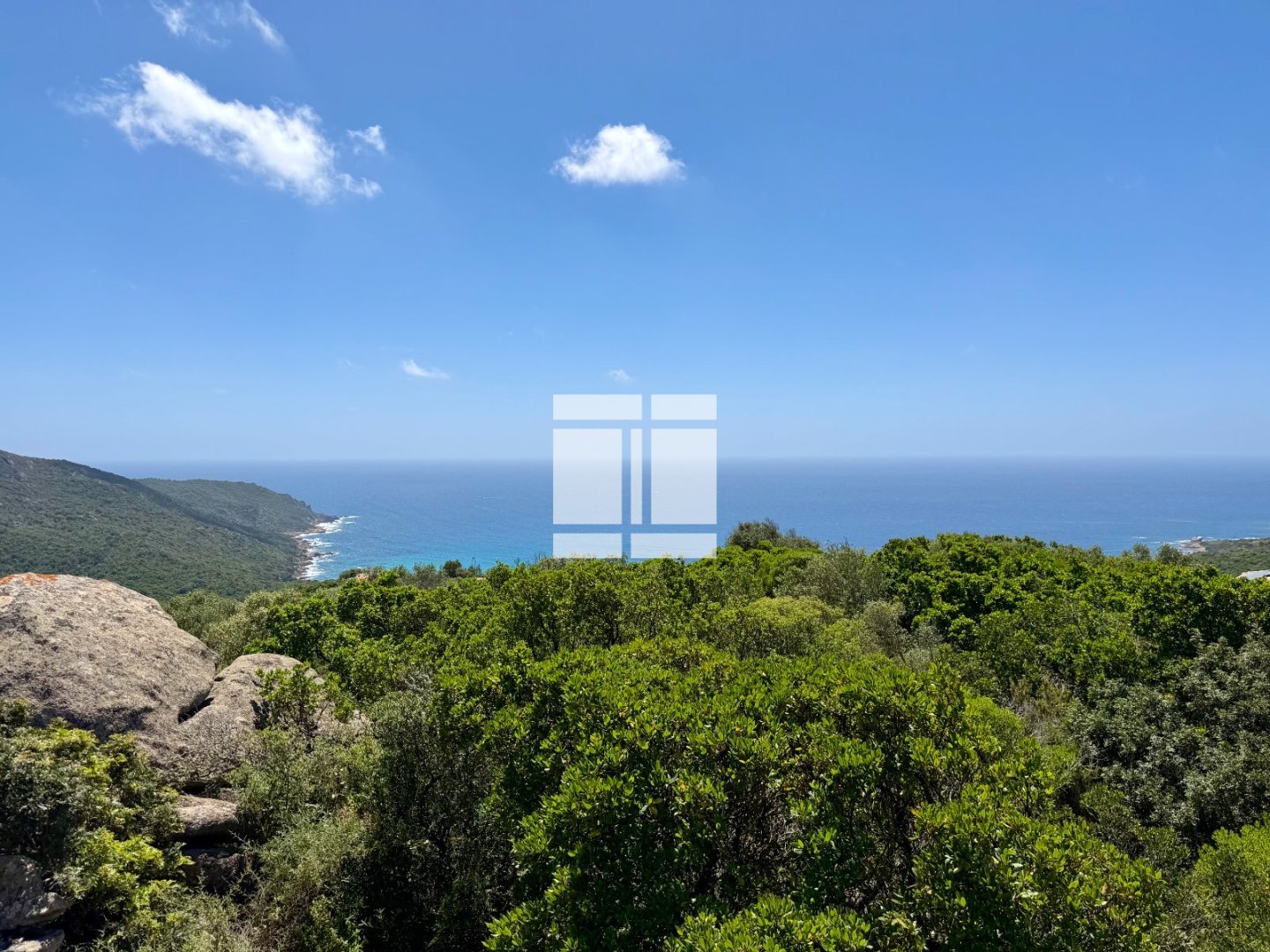 VILLA RECENTE A VENDRE - COTI CHIAVARI CALA D ORZU - 215 m2 - 1 250 000 &euro;
