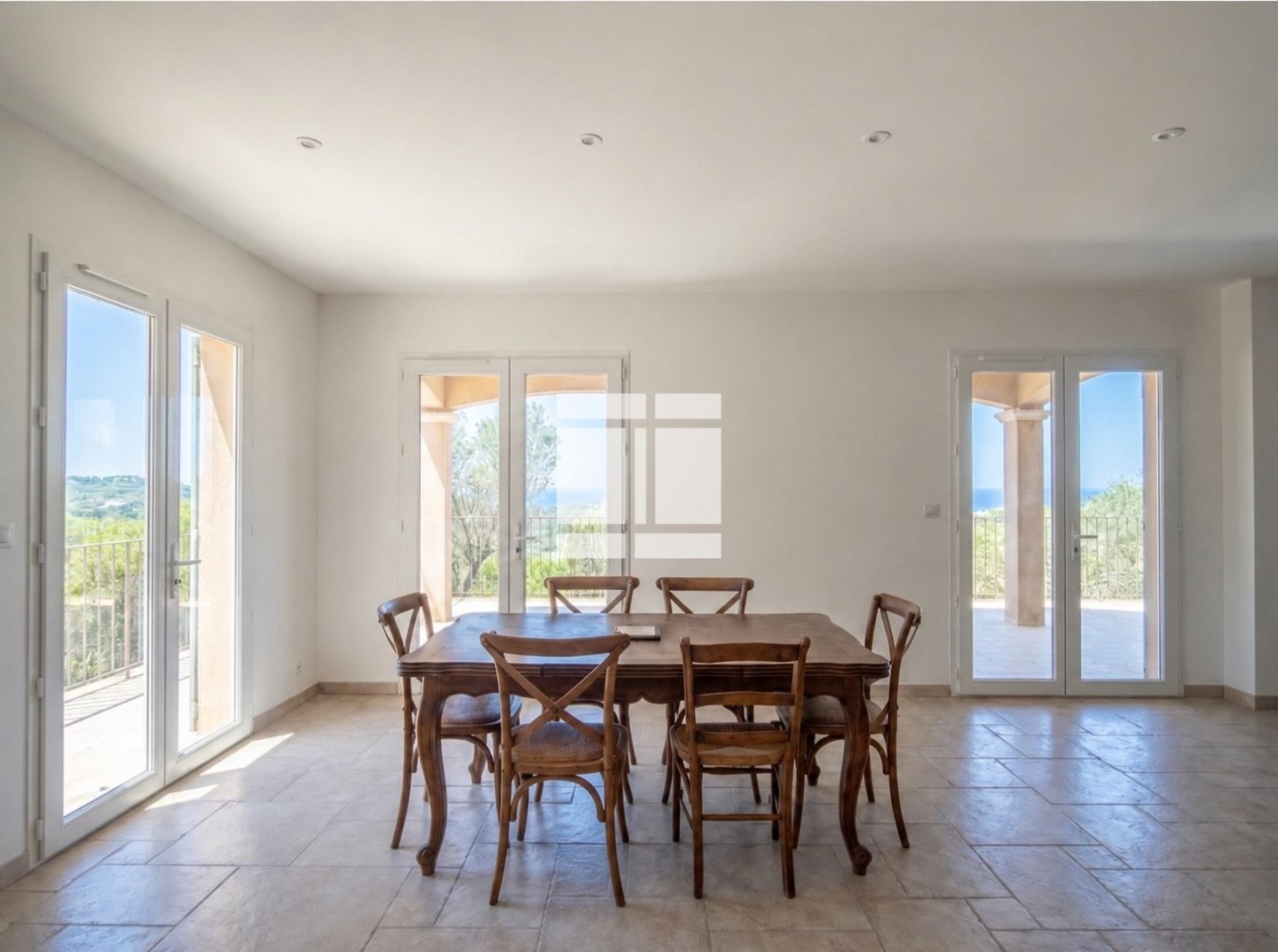 VILLA RECENTE A VENDRE - COTI CHIAVARI CALA D ORZU - 215 m2 - 1 250 000 &euro;