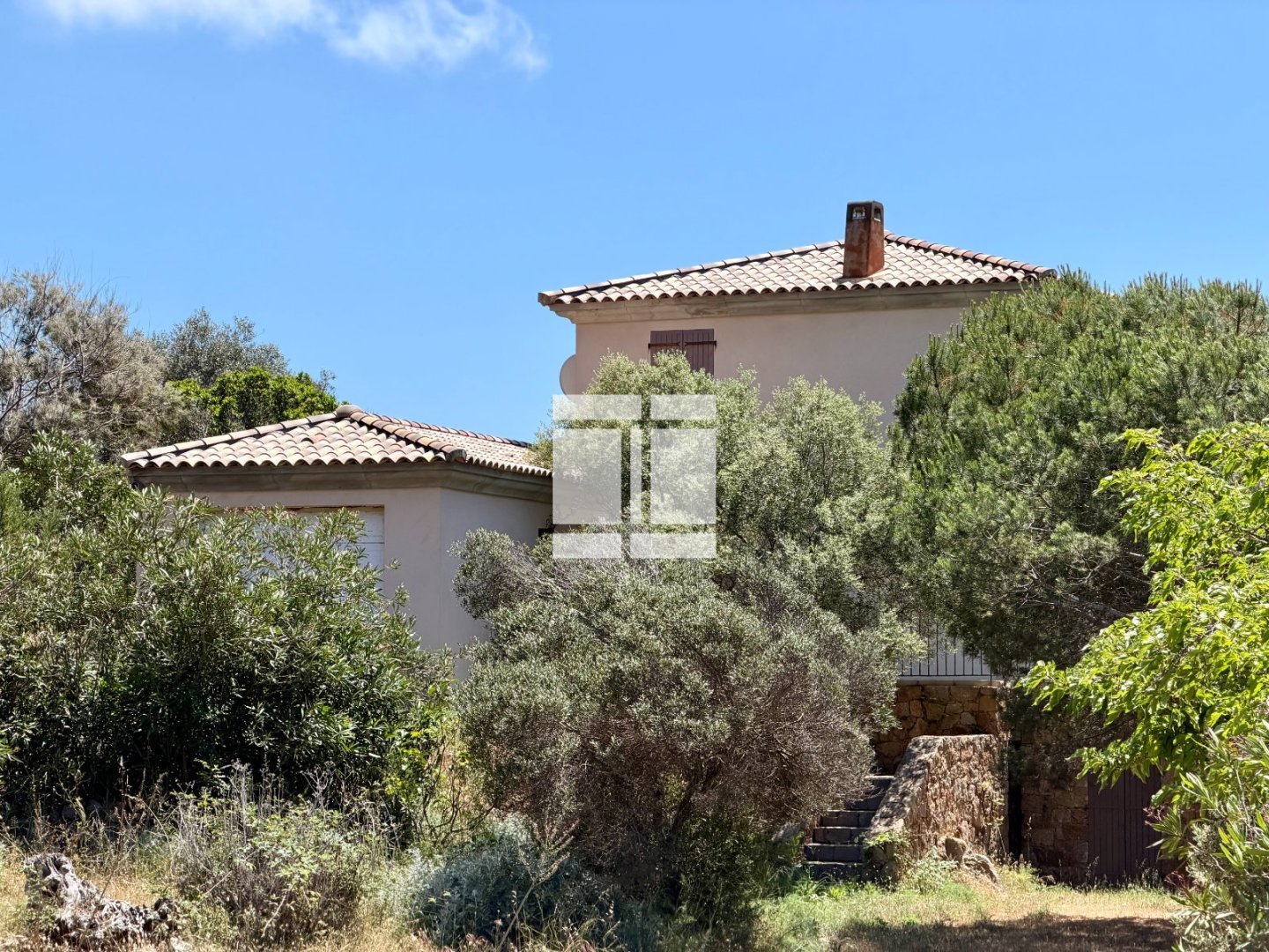 VILLA RECENTE A VENDRE - COTI CHIAVARI CALA D ORZU - 215 m2 - 1 250 000 &euro;