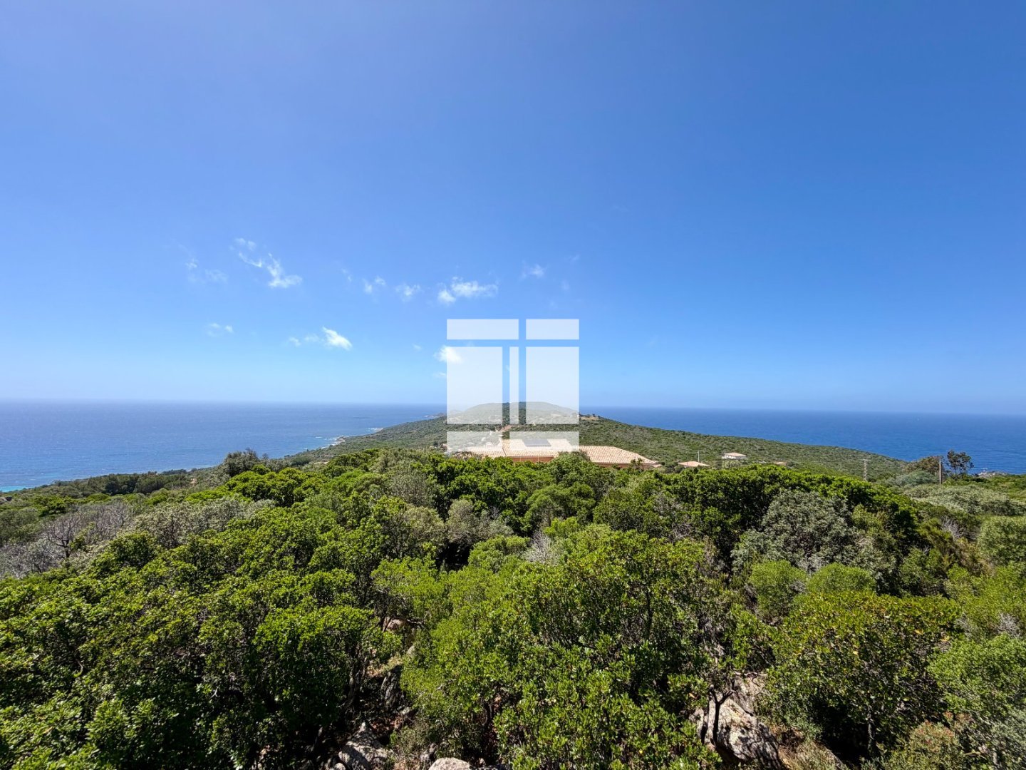 VILLA RECENTE A VENDRE - COTI CHIAVARI CALA D ORZU - 215 m2 - 1 250 000 &euro;