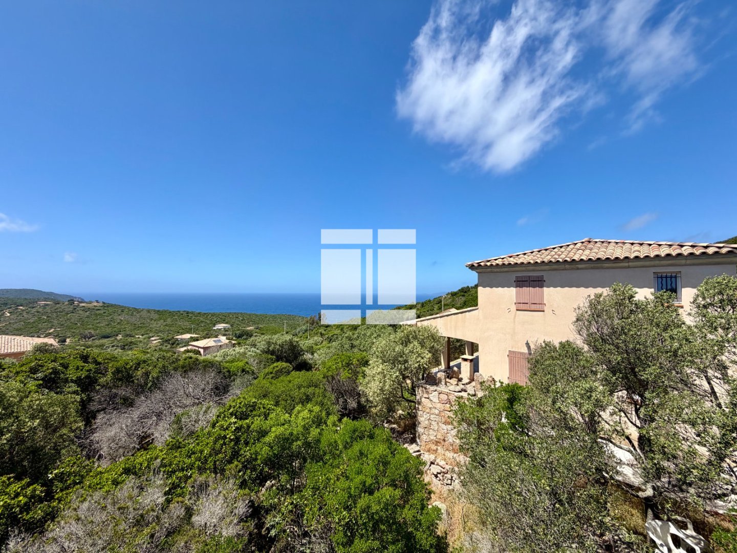 VILLA RECENTE A VENDRE - COTI CHIAVARI CALA D ORZU - 215 m2 - 1 250 000 &euro;