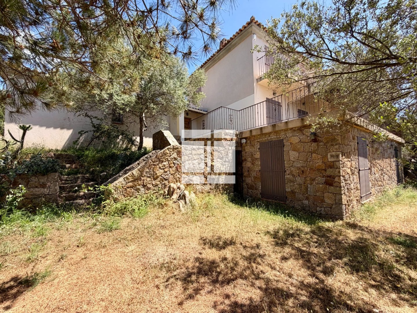 VILLA RECENTE A VENDRE - COTI CHIAVARI CALA D ORZU - 215 m2 - 1 250 000 &euro;