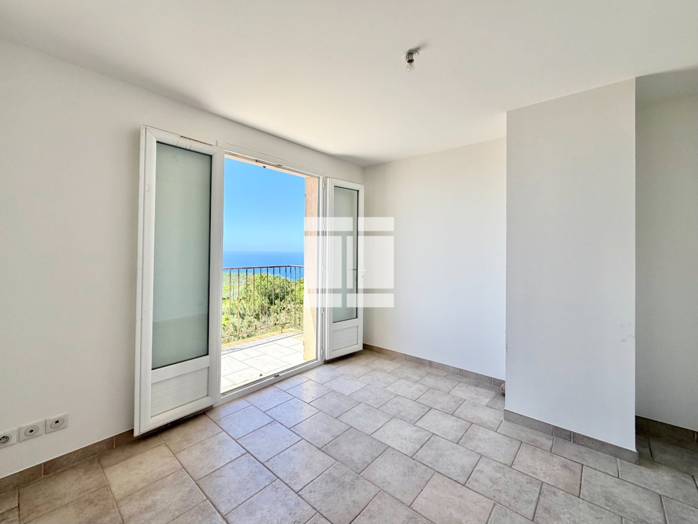 VILLA RECENTE A VENDRE - COTI CHIAVARI CALA D ORZU - 215 m2 - 1 250 000 &euro;
