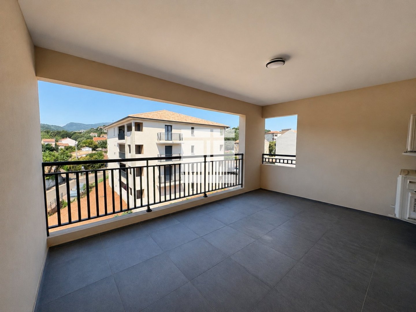 APPARTEMENT T3 A VENDRE - PENTA DI CASINCA - 68.4 m2 - 215 000 &euro;