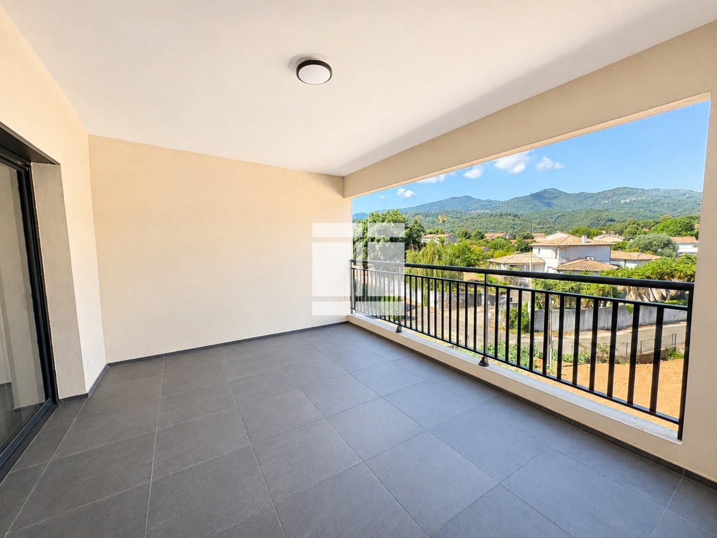 APPARTEMENT T3 A VENDRE - PENTA DI CASINCA - 68.4 m2 - 215 000 &euro;