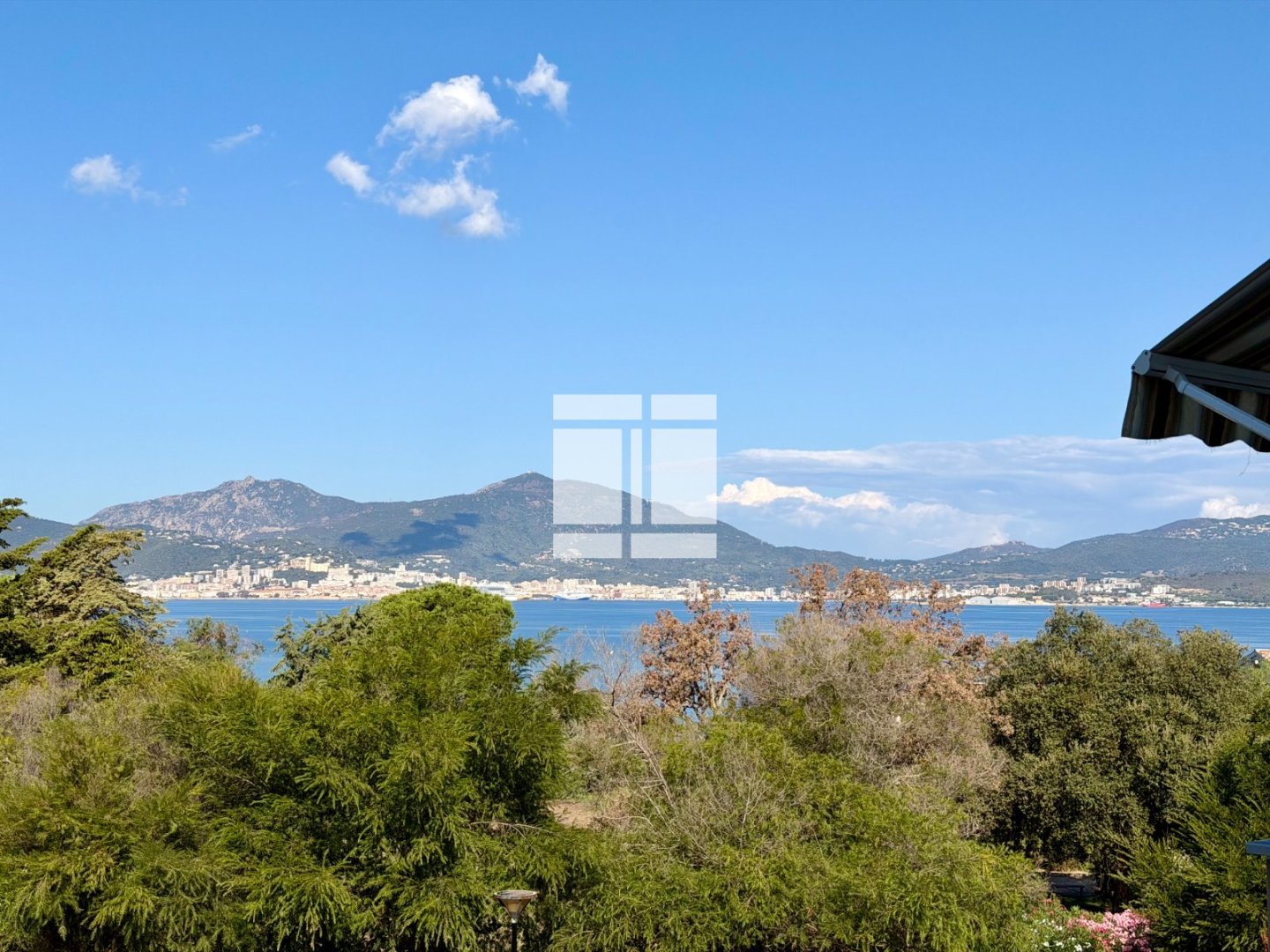 APPARTEMENT T2 A VENDRE - GROSSETO PRUGNA - 50 m2 - 245 000 &euro;