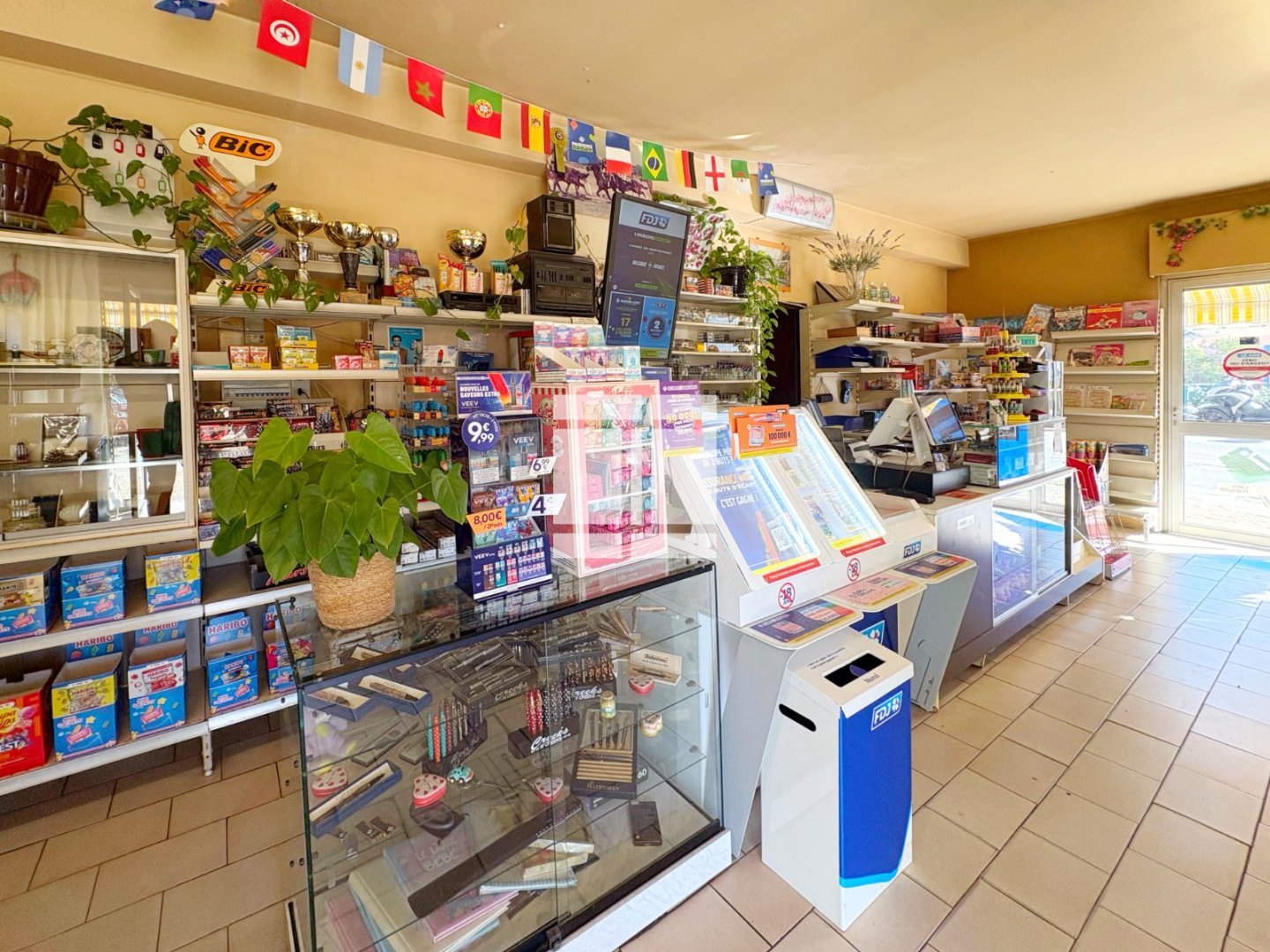 FONDS DE COMMERCE A CEDER - TABAC - PRESSE - AJACCIO - 71 m2 - 130 000 &euro;