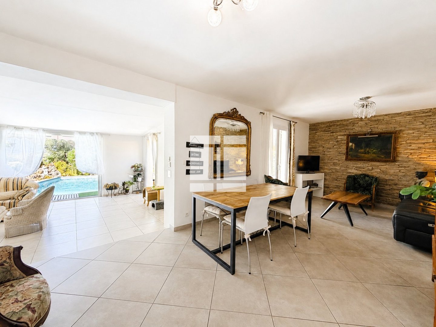 Villa de plain-pied - piscine - T2 indépendant A VENDRE - BASTELICACCIA - 155 m2 - 798 000 &euro;