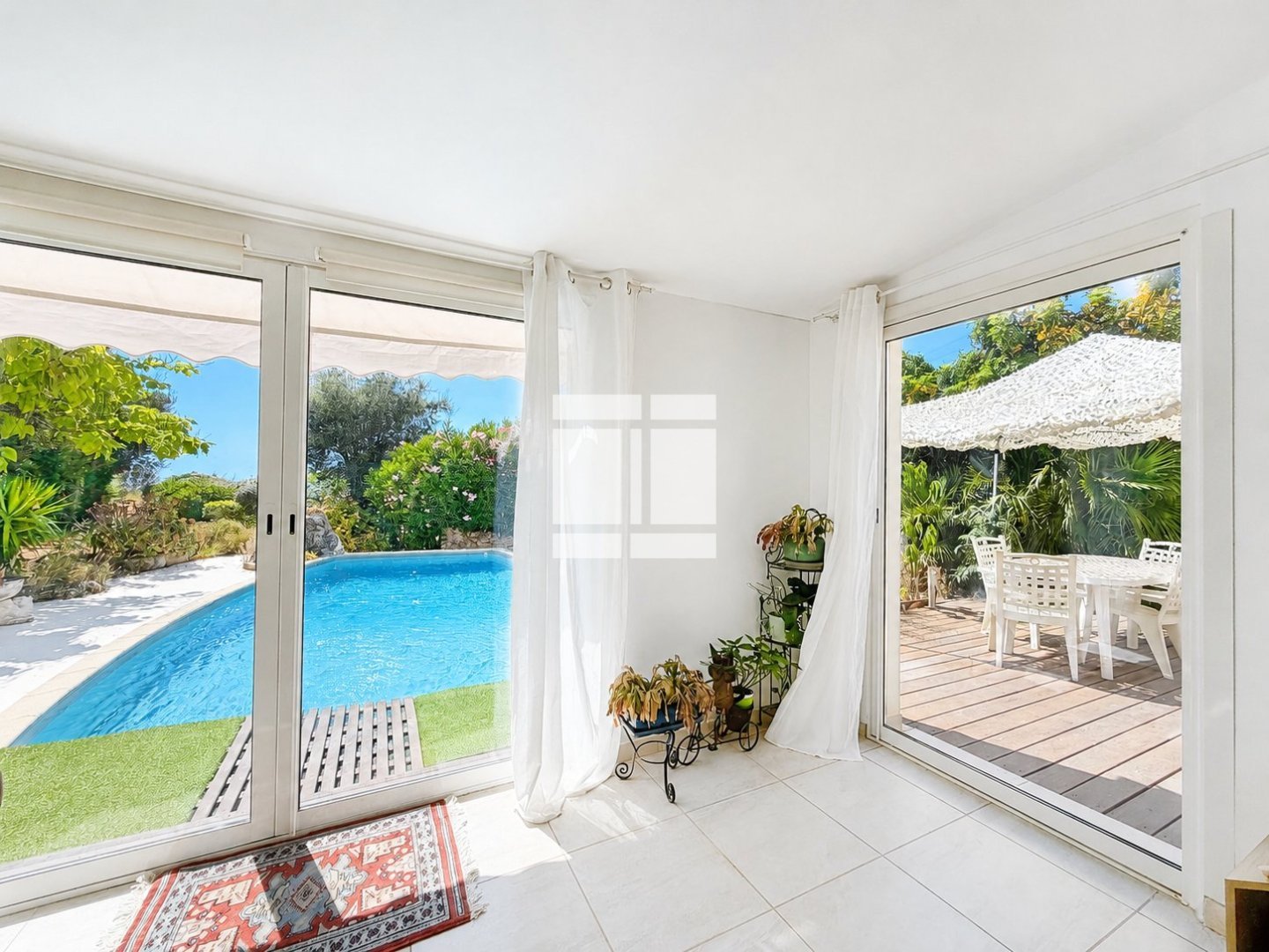 Villa de plain-pied - piscine - T2 indépendant A VENDRE - BASTELICACCIA - 155 m2 - 798 000 &euro;