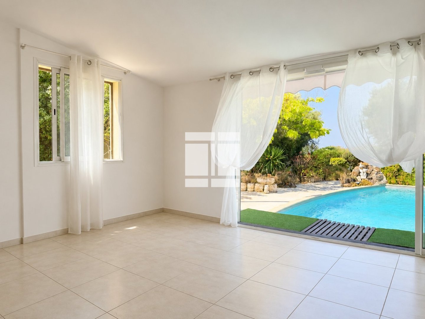 Villa de plain-pied - piscine - T2 indépendant A VENDRE - BASTELICACCIA - 155 m2 - 798 000 &euro;