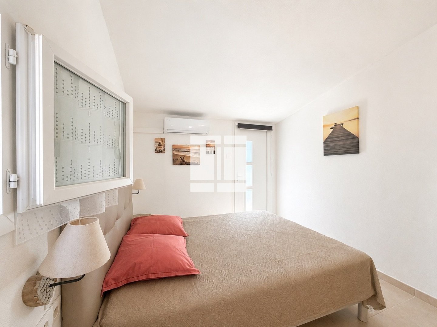 Villa de plain-pied - piscine - T2 indépendant A VENDRE - BASTELICACCIA - 155 m2 - 798 000 &euro;
