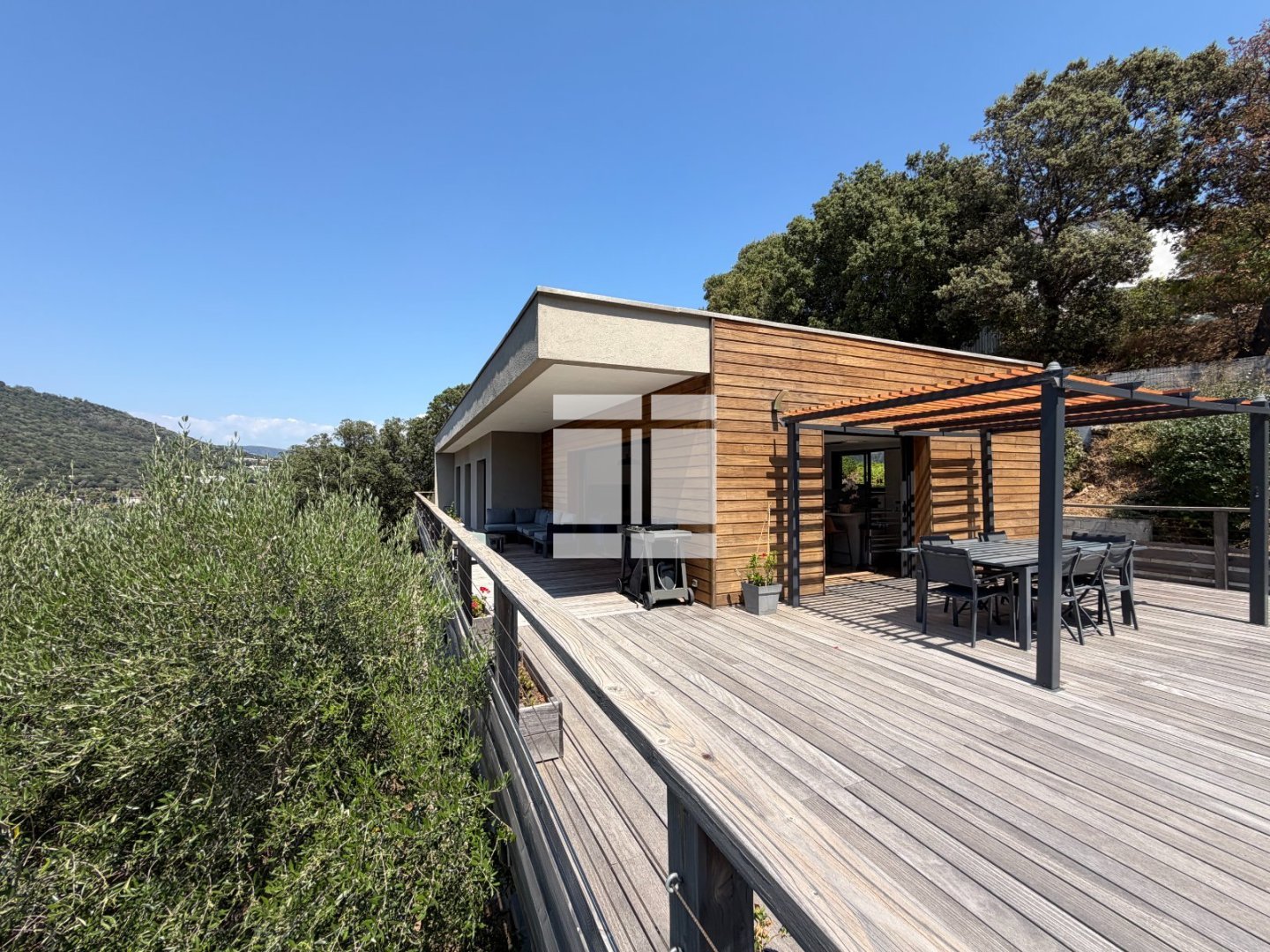 Villa contemporaine avec T2 et studio A VENDRE - AJACCIO route du Salario - 190 m2 - 955 000 &euro;