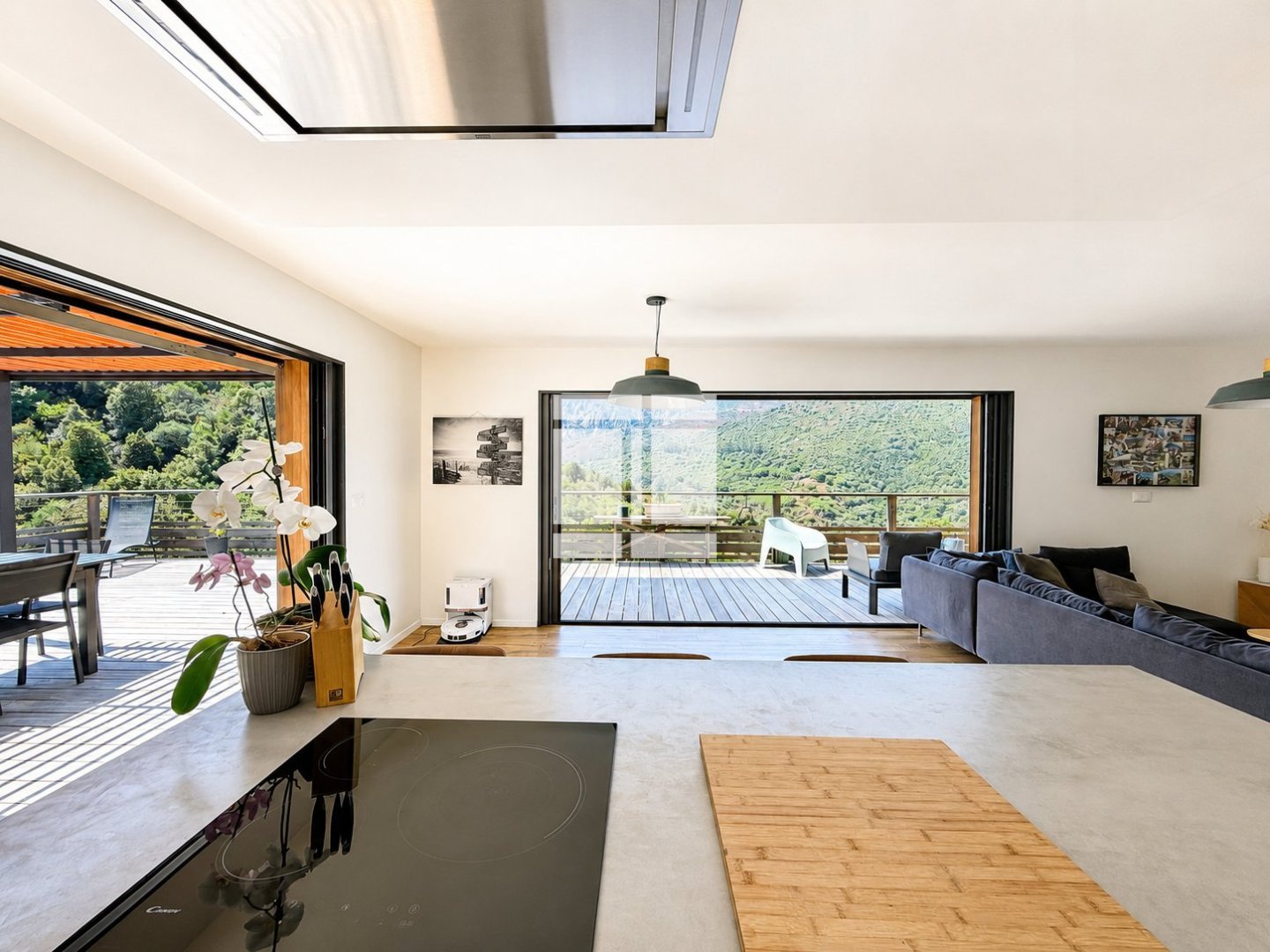 Villa contemporaine avec T2 et studio A VENDRE - AJACCIO route du Salario - 190 m2 - 955 000 &euro;
