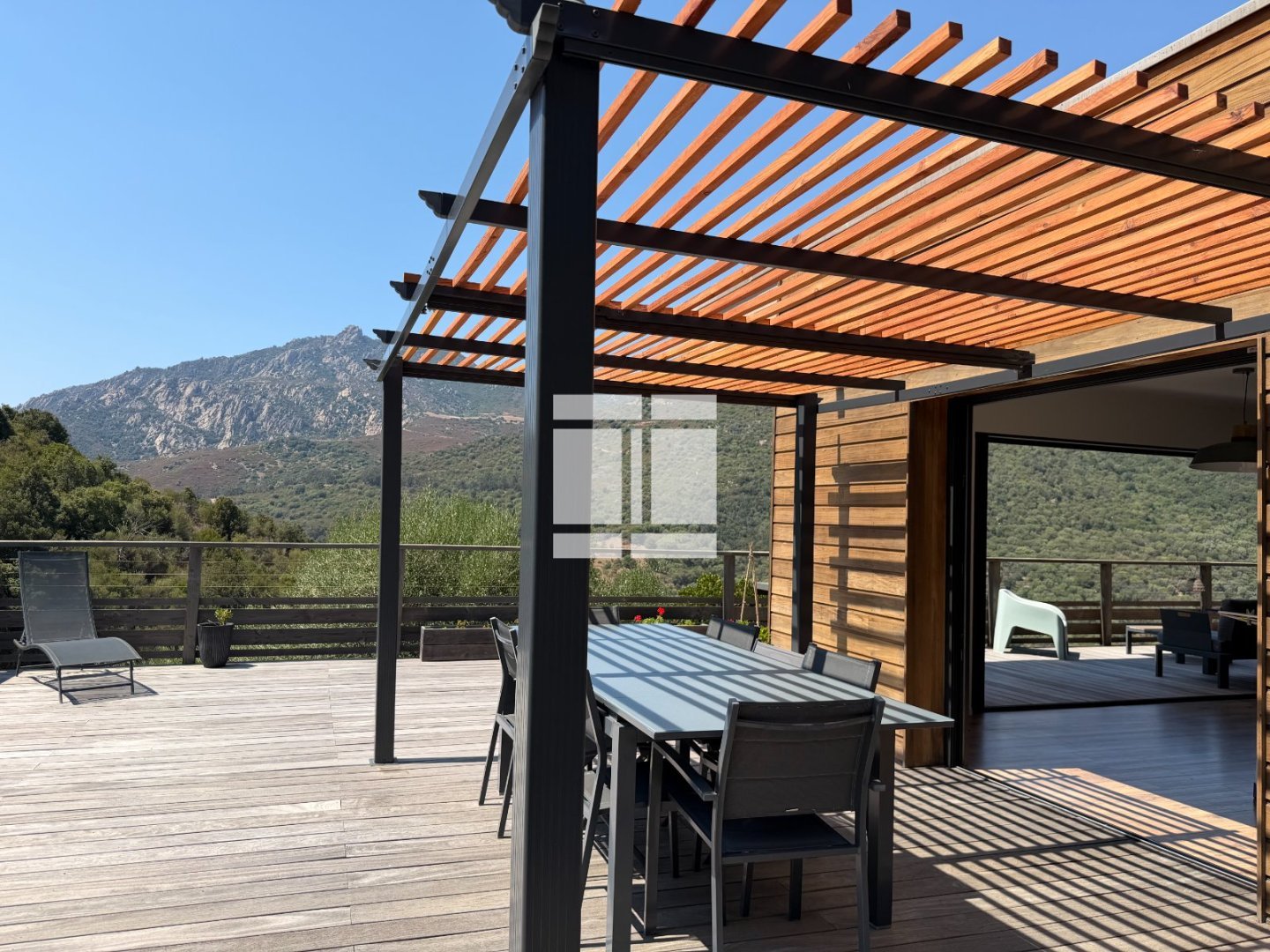 Villa contemporaine avec T2 et studio A VENDRE - AJACCIO route du Salario - 190 m2 - 955 000 &euro;