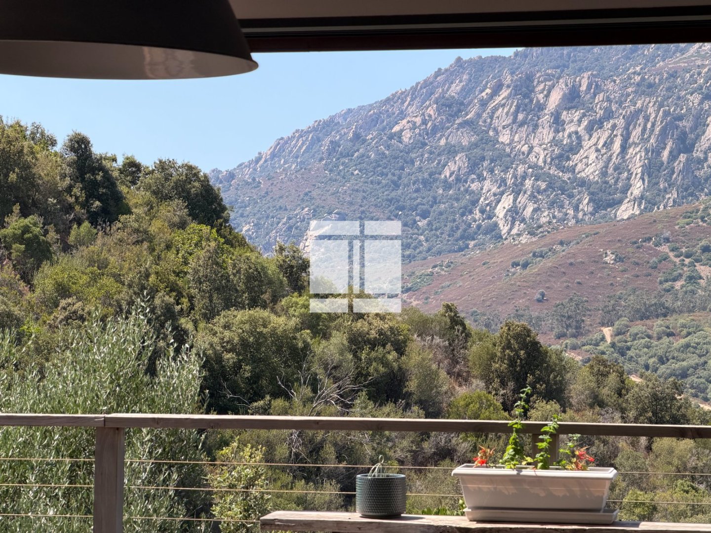 Villa contemporaine avec T2 et studio A VENDRE - AJACCIO route du Salario - 190 m2 - 955 000 &euro;
