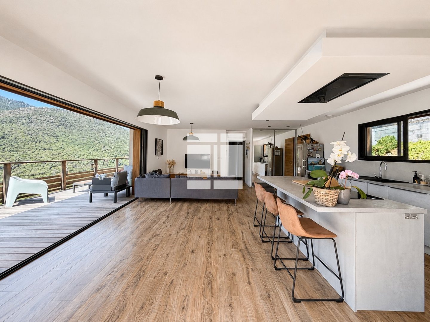 Villa contemporaine avec T2 et studio A VENDRE - AJACCIO route du Salario - 190 m2 - 955 000 &euro;
