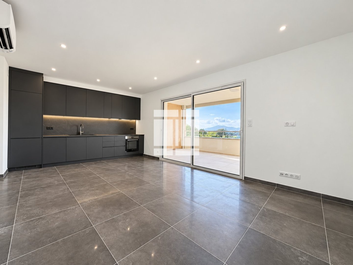 APPARTEMENT T2 A VENDRE - PORTICCIO - 45 m2 - 315 000 &euro;
